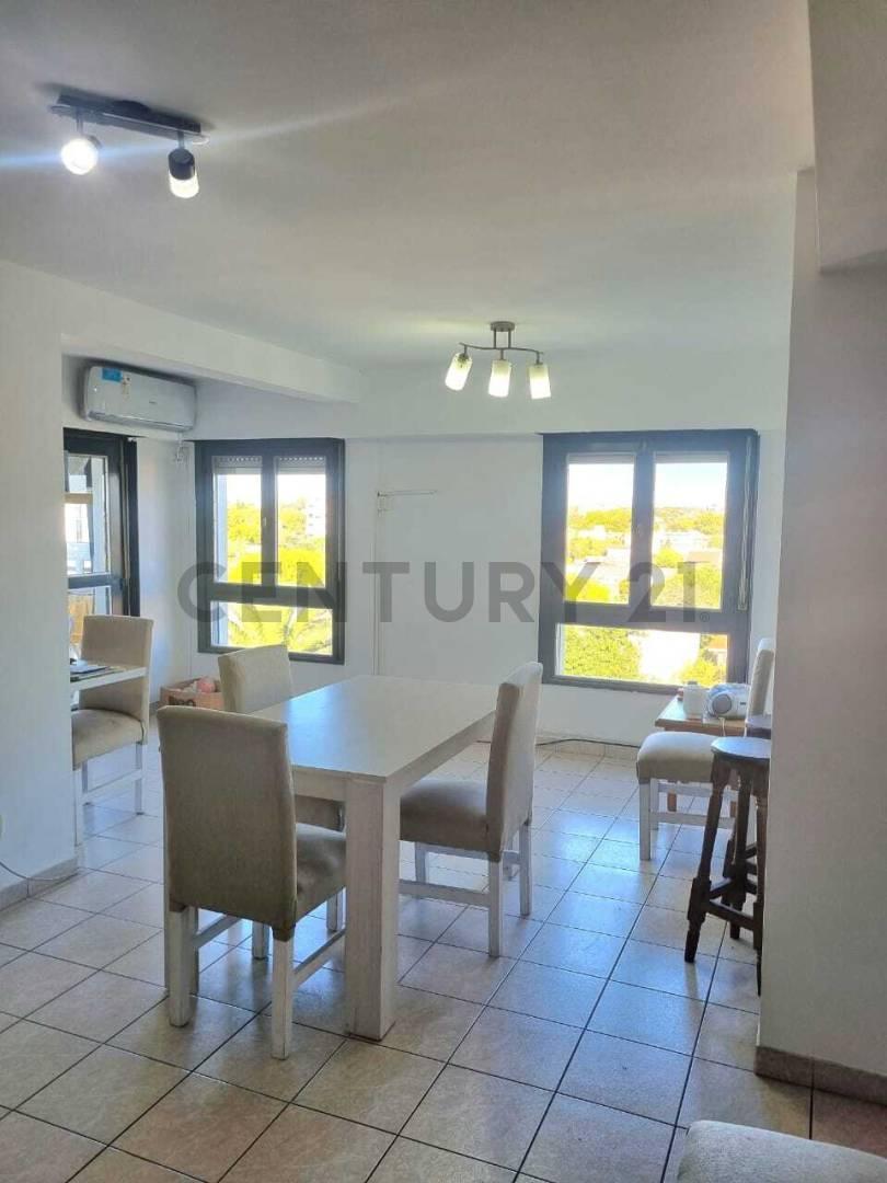Foto de Departamento de 2 dormitorios, cochera y terraza propia en el casco., imagen 1