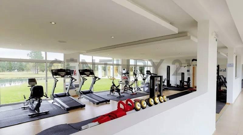 Foto de LOTE EN VENTA DE 695 M² EN MIRALAGOS CLUB DE CAMPO LA PLATA BUENOS AIRES, imagen 5