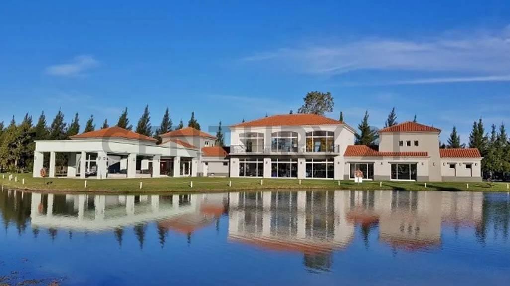 Foto de LOTE EN VENTA DE 695 M² EN MIRALAGOS CLUB DE CAMPO LA PLATA BUENOS AIRES, imagen 3