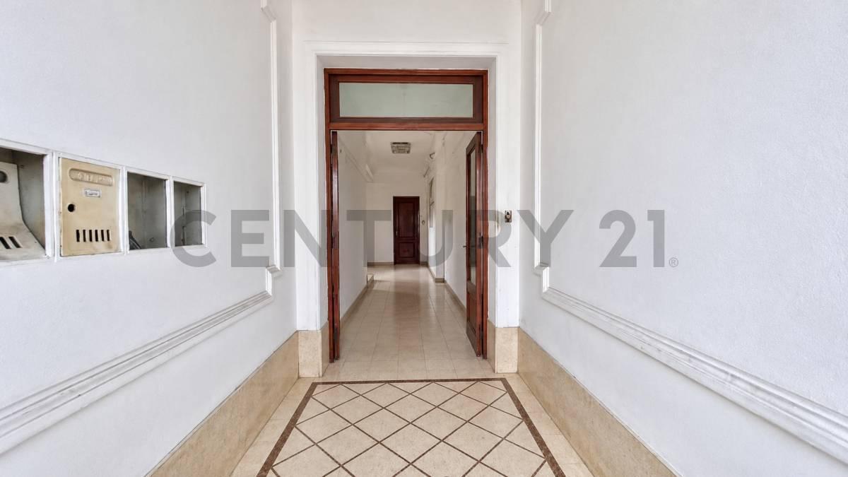 Foto de VENTA de Departamento en Planta Baja con 2 dormitorios y patio - LA, imagen 1