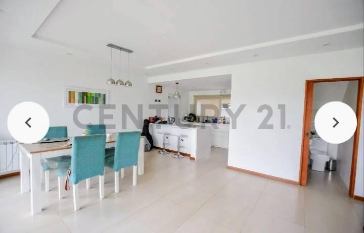 Foto de CASA EN VENTA CON PARQUE Y PILETA, BARRIO EL RODEO, imagen 1