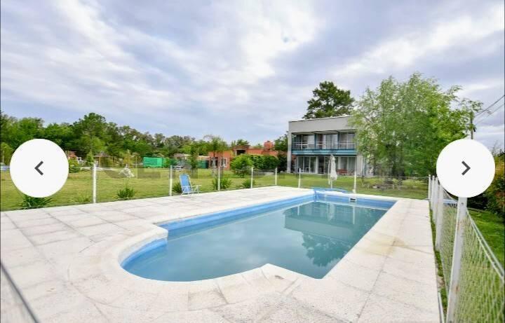 Foto de CASA EN VENTA CON PARQUE Y PILETA, BARRIO EL RODEO, imagen 2