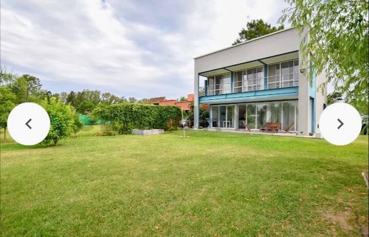 Foto de CASA EN VENTA CON PARQUE Y PILETA, BARRIO EL RODEO, imagen 3