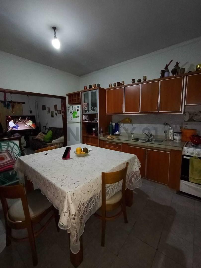 Foto de Casa en venta 3 ambientes con local y departamento en Berazategui, imagen 3