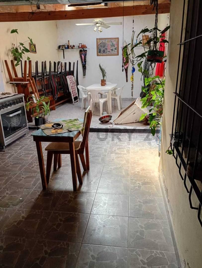 Foto de Casa en venta 3 ambientes con local y departamento en Berazategui, imagen 5