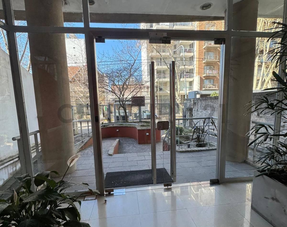 Foto de DEPARTAMENTO DE 1 DORMITORIO CON COCHERA Y BALCÓN – QUILMES, imagen 2