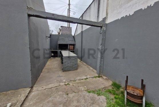 Foto de Casa con local en VENTA Villa Elvira, imagen 2