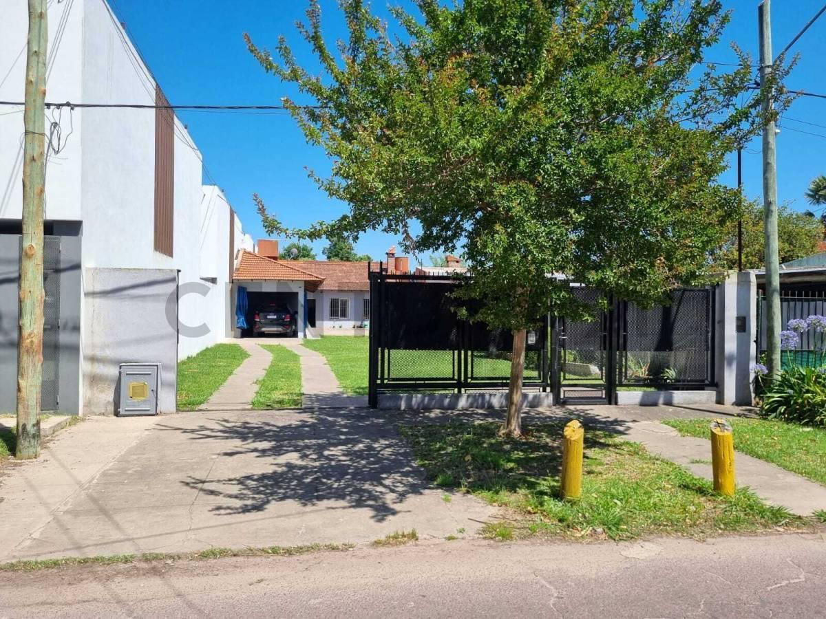 Foto de Casa de 1 dormitorio y parque amplio en City Bell, imagen 2