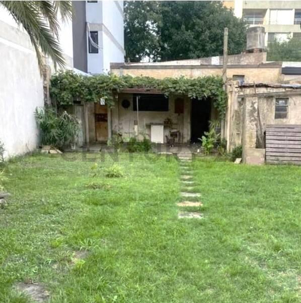 Foto de Casa antigua sobre lote de 8 x 34 en La Plata, imagen 1
