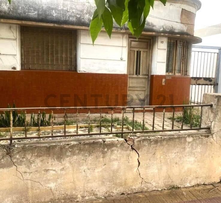 Foto de Casa antigua sobre lote de 8 x 34 en La Plata, imagen 2