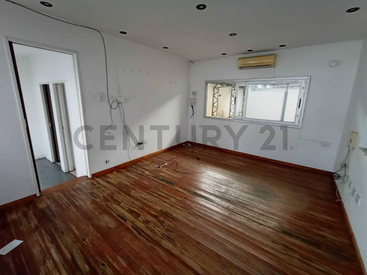 Foto de Importante local comercial en venta en La Plata, imagen 3