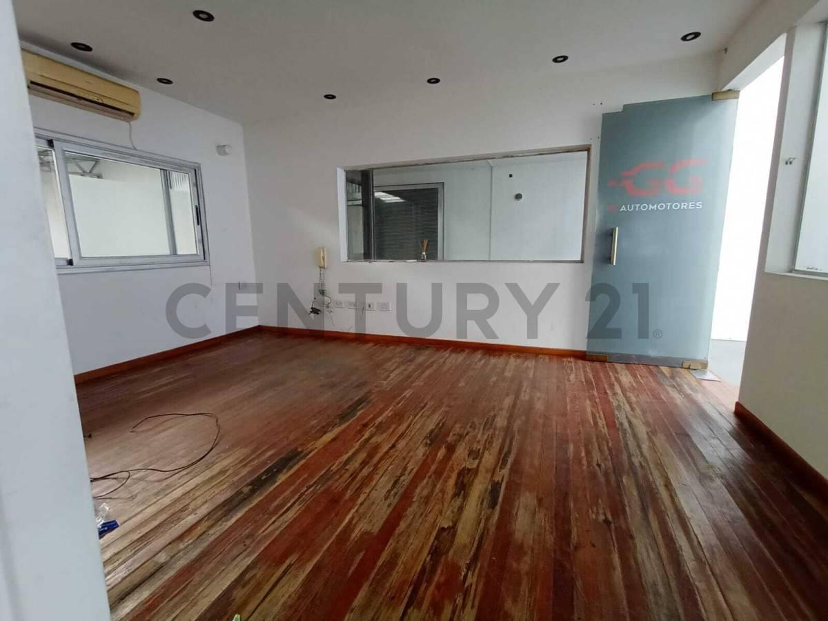 Foto de Importante local comercial en venta en La Plata, imagen 1
