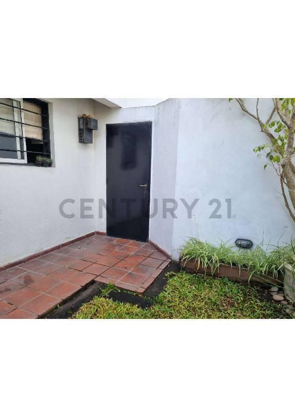 Foto de Departamento en PB en venta, 2 dormitorios, patio, cochera, imagen 3