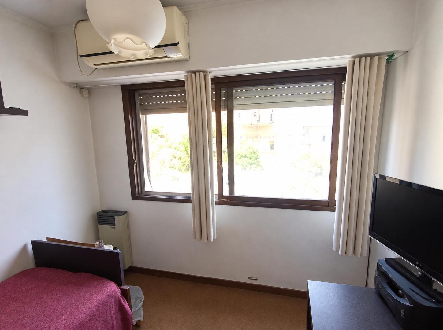 Foto de Venta depto 1 dorm. con cochera y baulera – 55 e/ 4 y 5 – luminoso, imagen 3