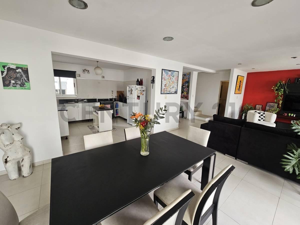 Foto de SEMIPISO DÚPLEX | 3 DORMITORIOS + SUITE | PARRILLA Y COCHERA, imagen 2