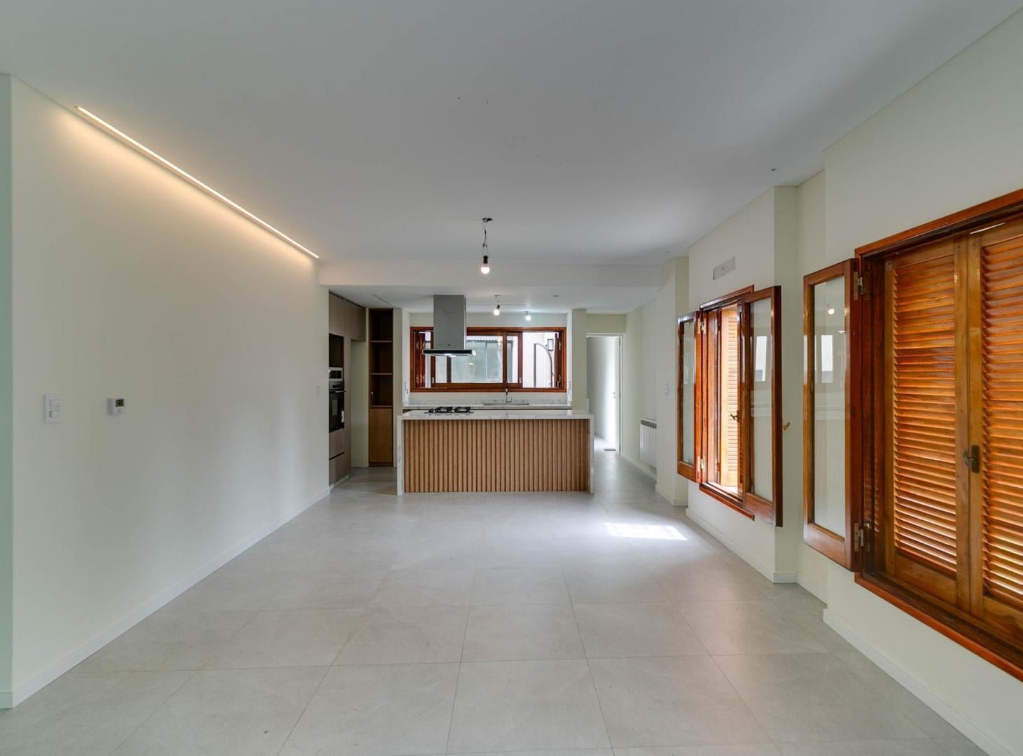 Foto de Casa de 4 dormitorios con jardín y cochera en venta – 11 y 527, Tolosa., imagen 1