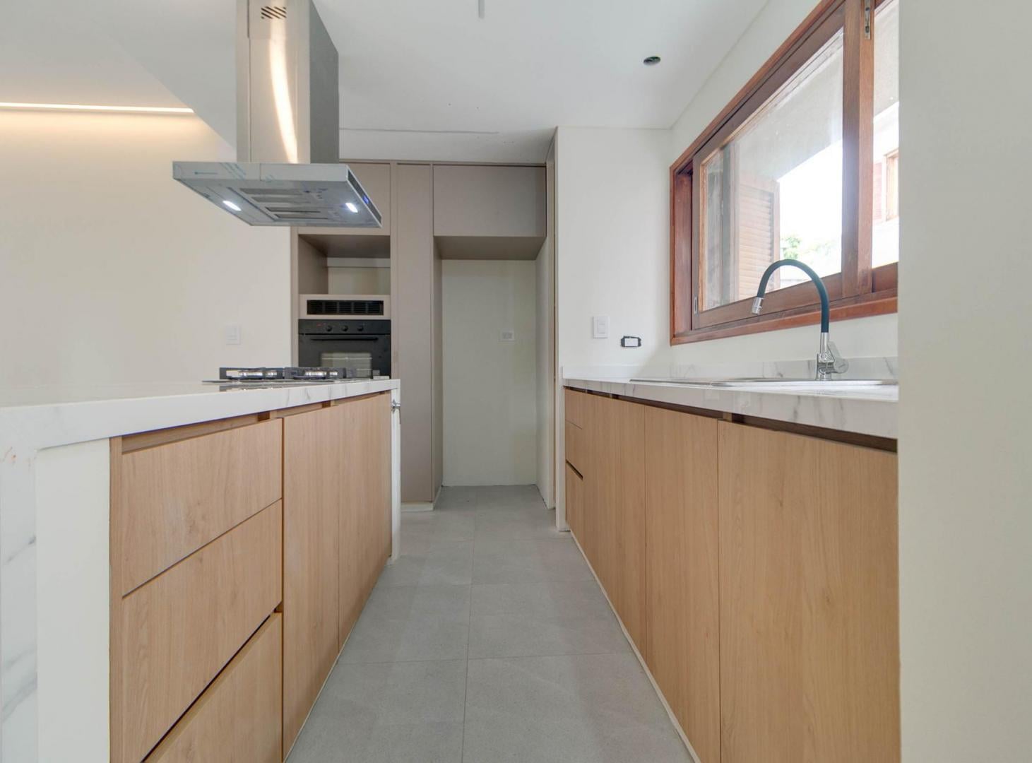 Foto de Casa de 4 dormitorios con jardín y cochera en venta – 11 y 527, Tolosa., imagen 4