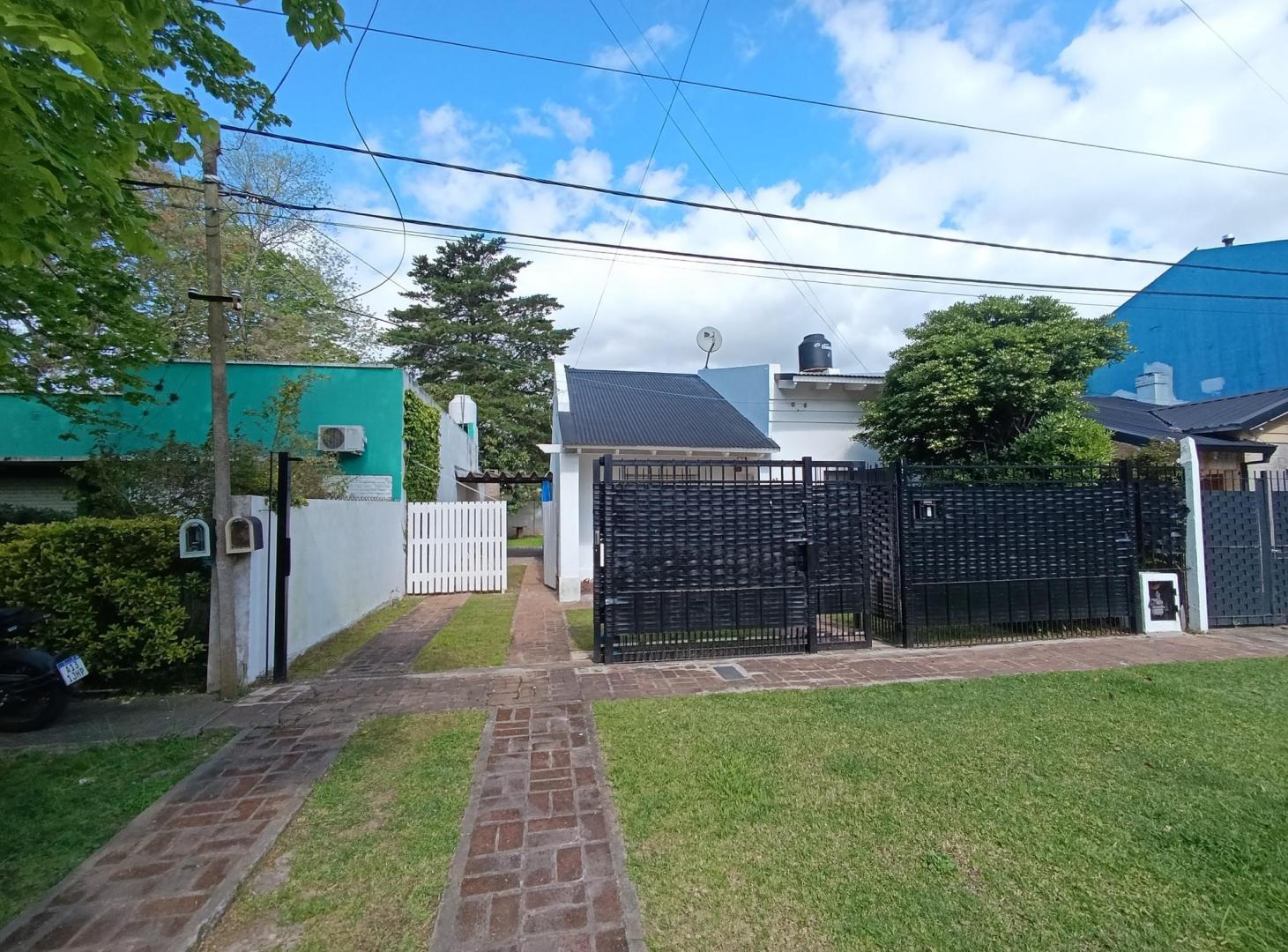 Foto de CASA EN VENTA EN CITY BELL – ENTRE CAMINOS – 2 DORMITORIOS – PARQUE, imagen 2
