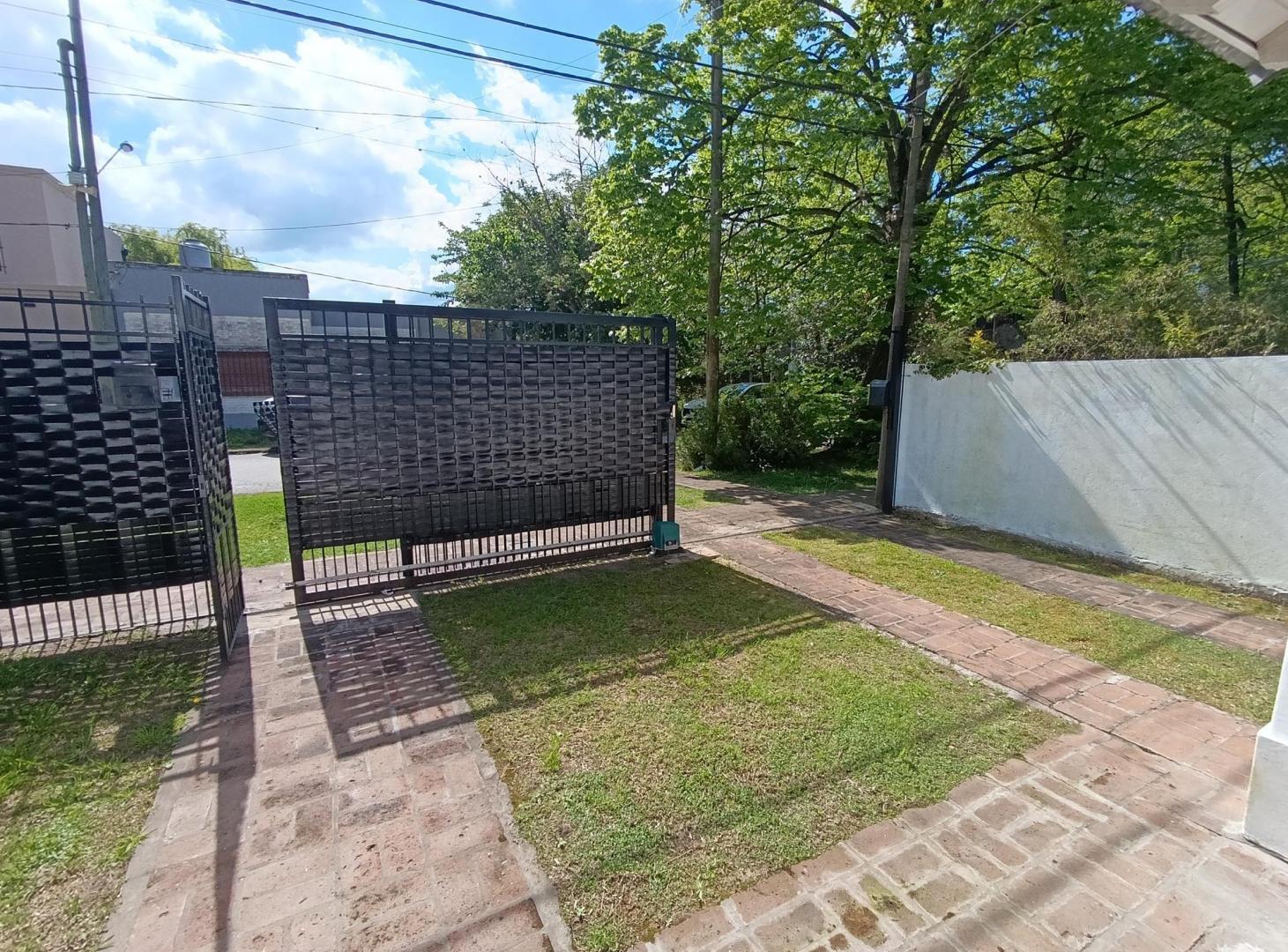 Foto de CASA EN VENTA EN CITY BELL – ENTRE CAMINOS – 2 DORMITORIOS – PARQUE, imagen 1