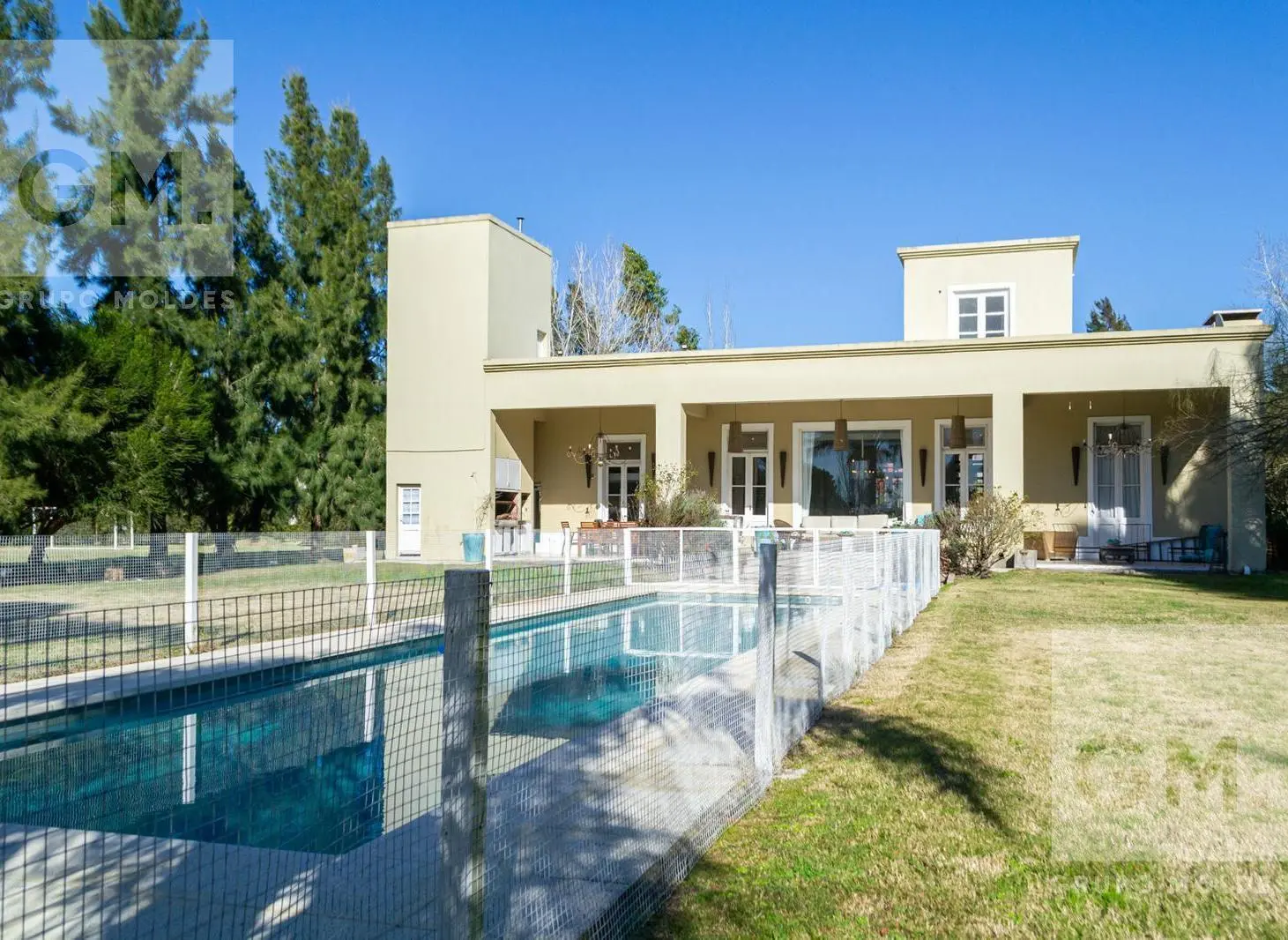 Casa en Venta con pileta, parrilla y cochera en Campos de Roca I 5