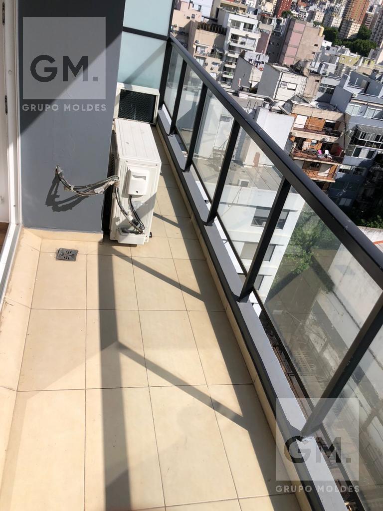 Excelente dos ambientes en alquiler sobre Avenida del Libertador! Con cochera y amenities!