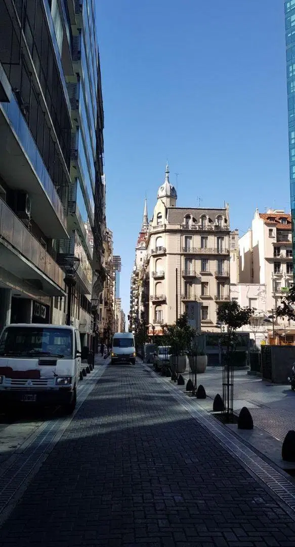 Luminoso 2 ambientes con terraza propia piso alto en el barrio de retiro 5