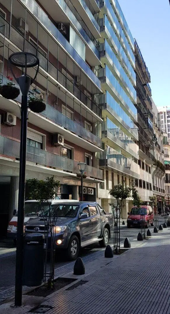 Luminoso 2 ambientes con terraza propia piso alto en el barrio de retiro 2