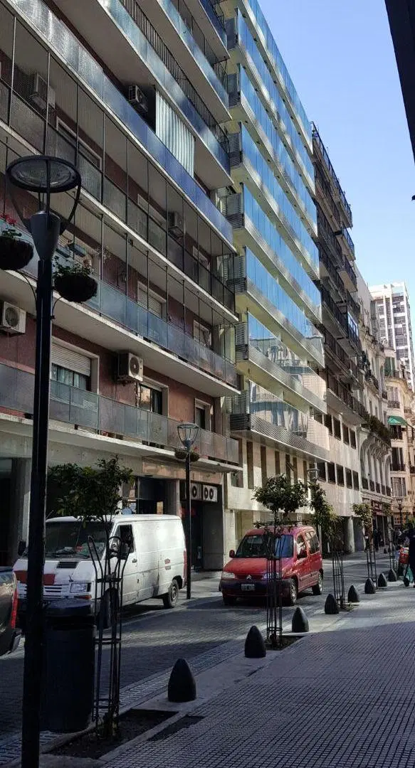 Luminoso 2 ambientes con terraza propia piso alto en el barrio de retiro 8