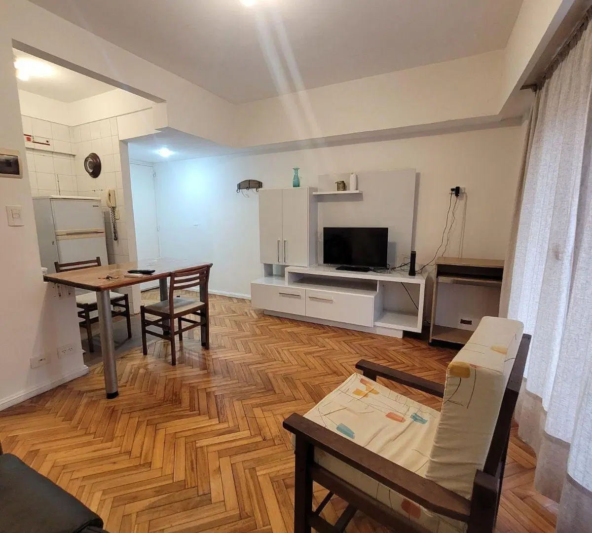 Luminoso 2 ambientes con terraza propia piso alto en el barrio de retiro 1