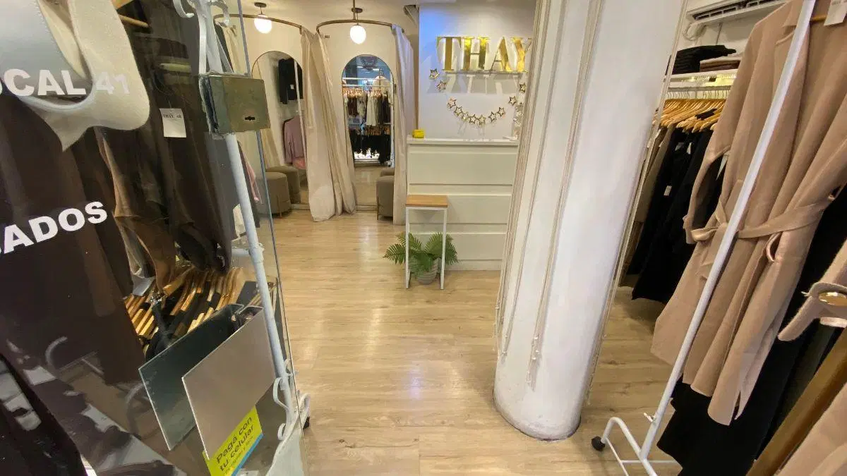 Hermoso local en Galería Paris 3