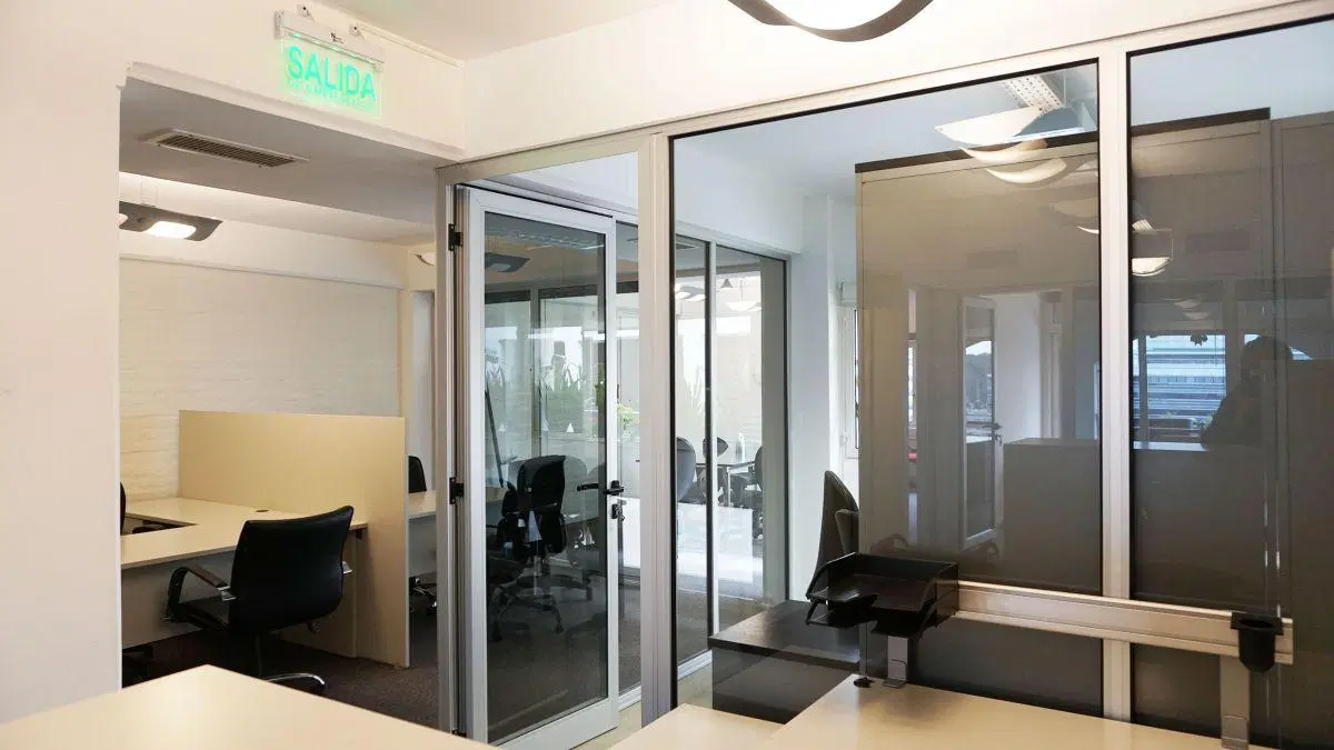 Dock 5 - Oficina Premium Semiamoblada 110 m², con Vista a Dique 3 4