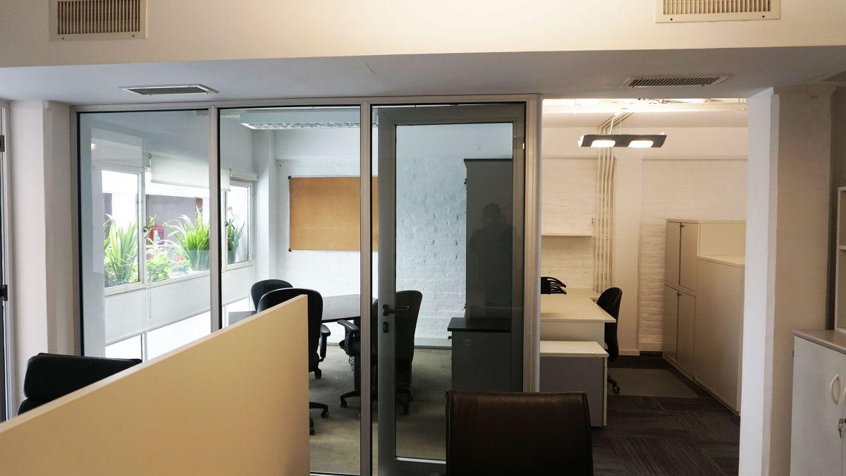 Dock 5 - Oficina Premium Semiamoblada 110 m², con Vista a Dique 3
