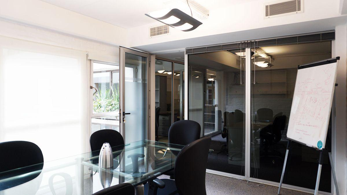 Dock 5 - Oficina Premium Semiamoblada 110 m², con Vista a Dique 3