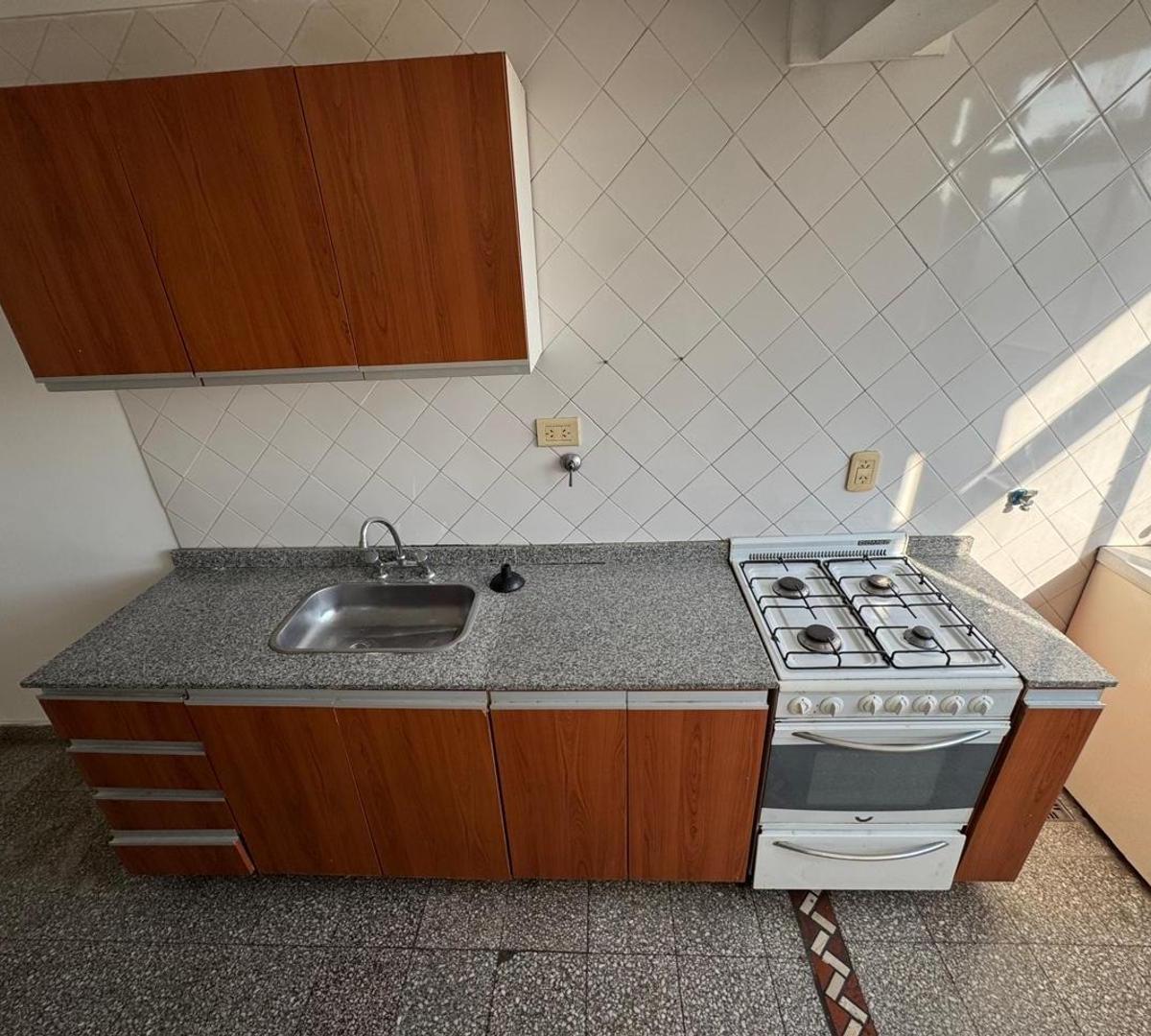 Excelente y Cómodo Tres Ambientes Contrafrente 4