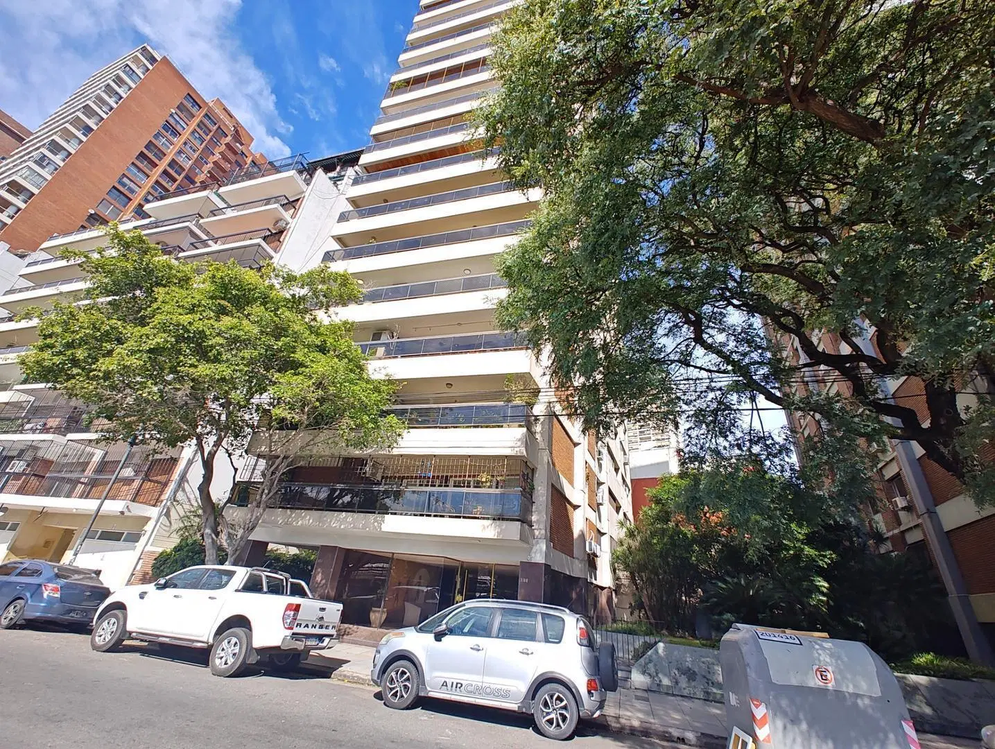 Excelente Semiispioso de 170 metros frente a Plaza las heras 4