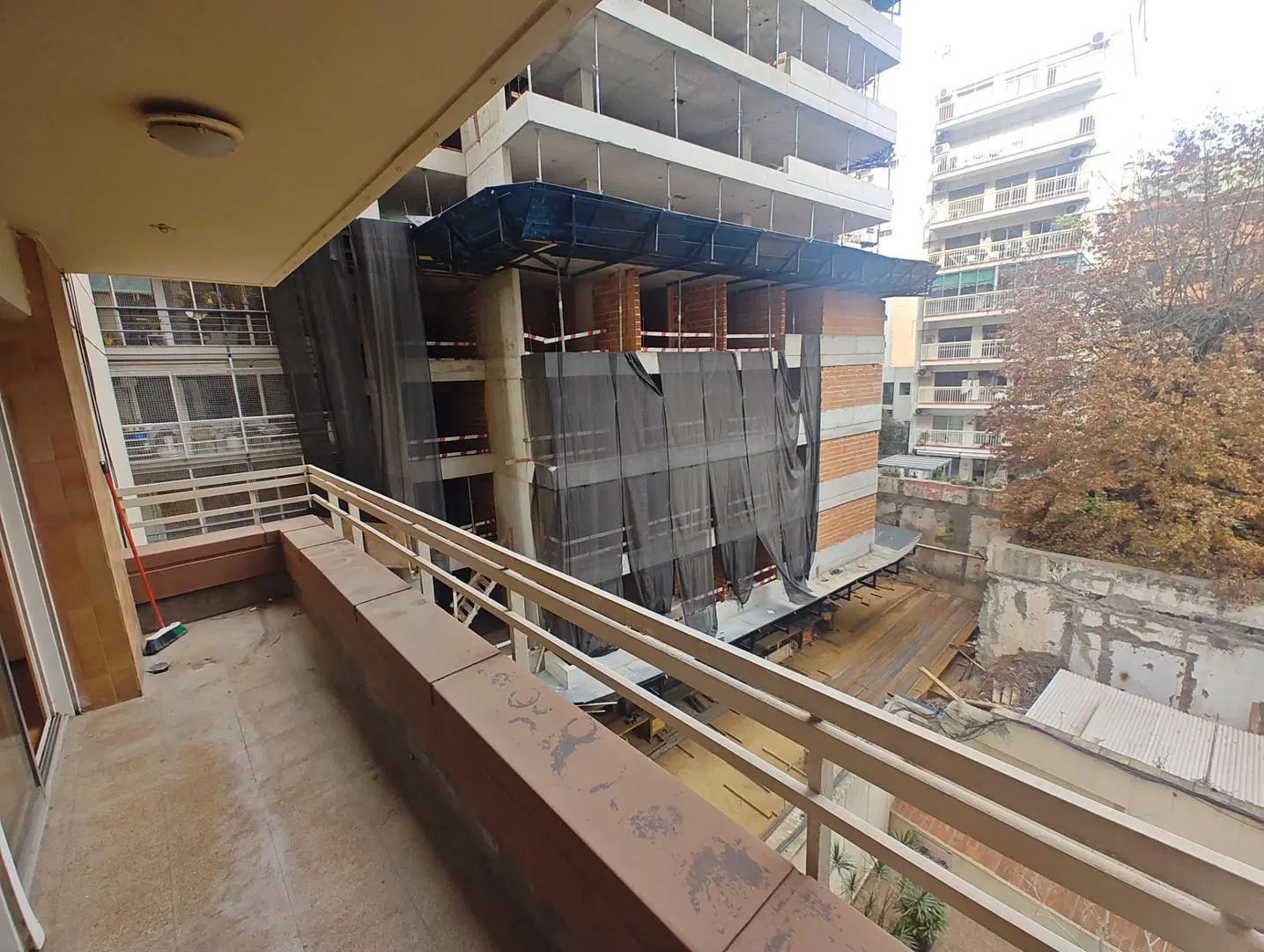 Semipiso. wTres ambientes contafrente Cochera. 4