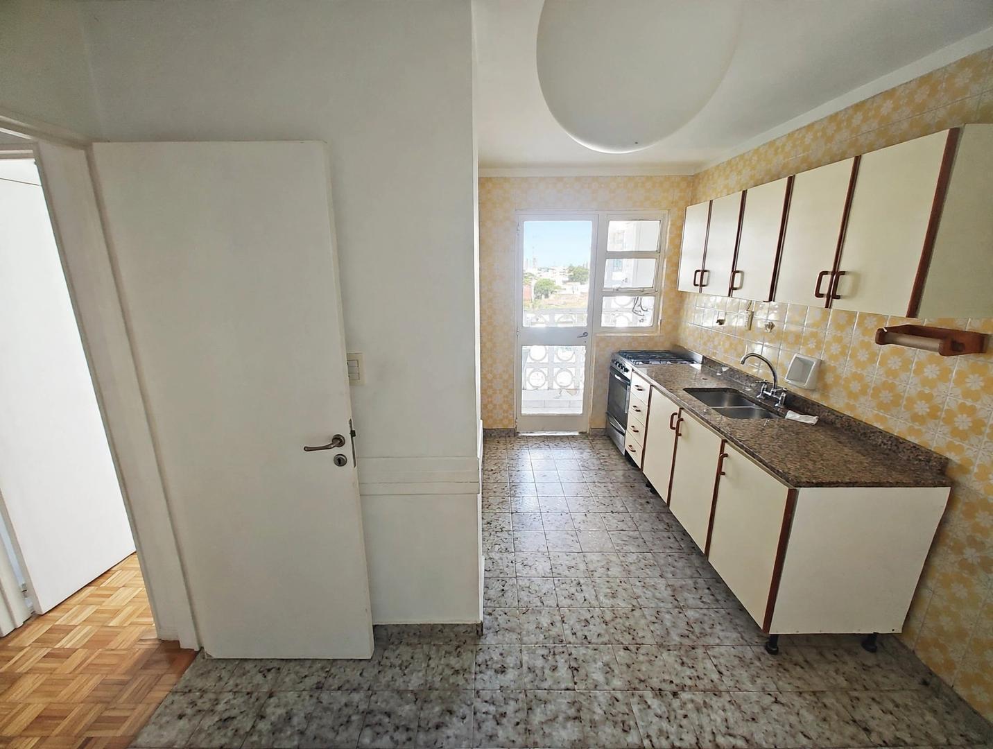 Foto de Excelente cuatro Ambientes Apto profesional., imagen 5