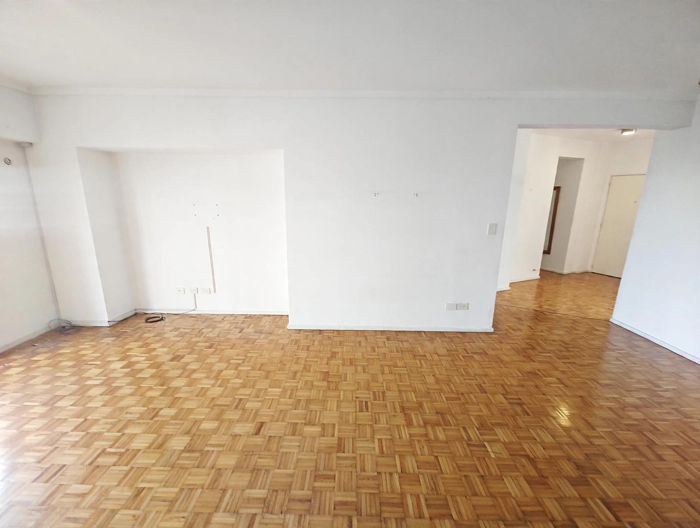 Foto de Excelente cuatro Ambientes Apto profesional., imagen 4