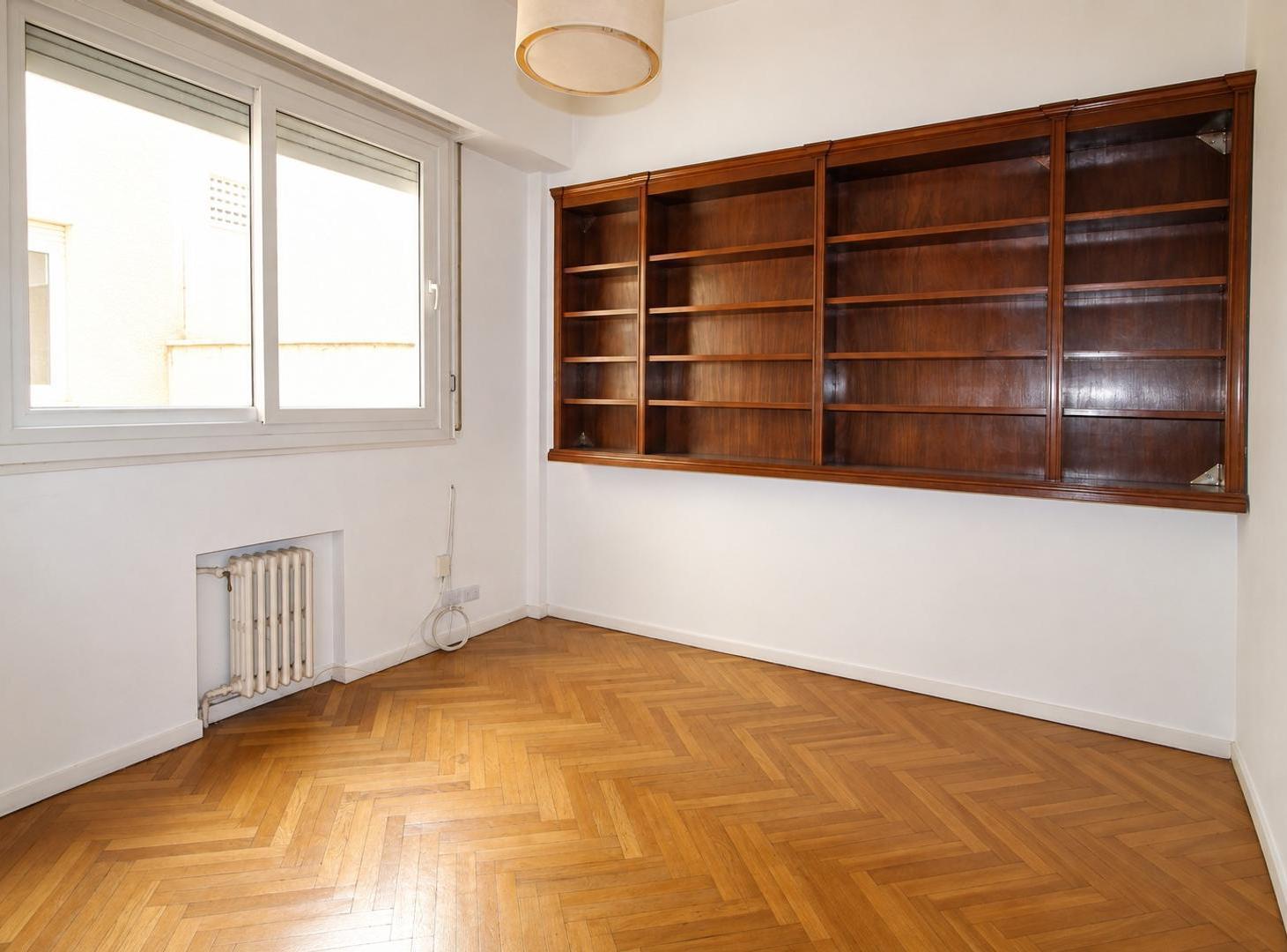 Foto de EXCEPCIONAL DPTO. DE 3 DORMITORIOS C/DEPENDENCIA - RECICLADO, imagen 2