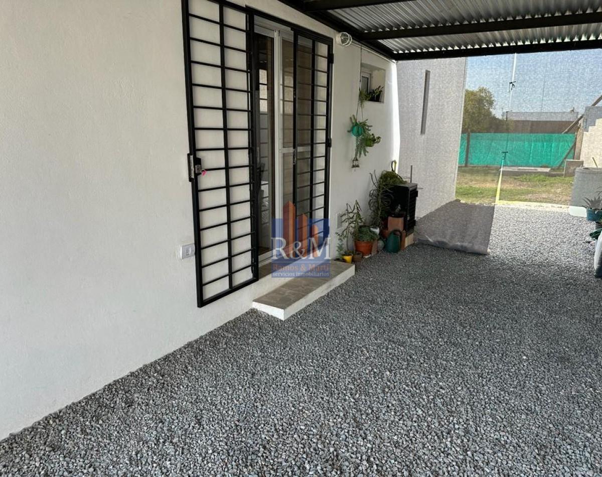 Salsipuedes: Linda Casa 3d con Cochera 3