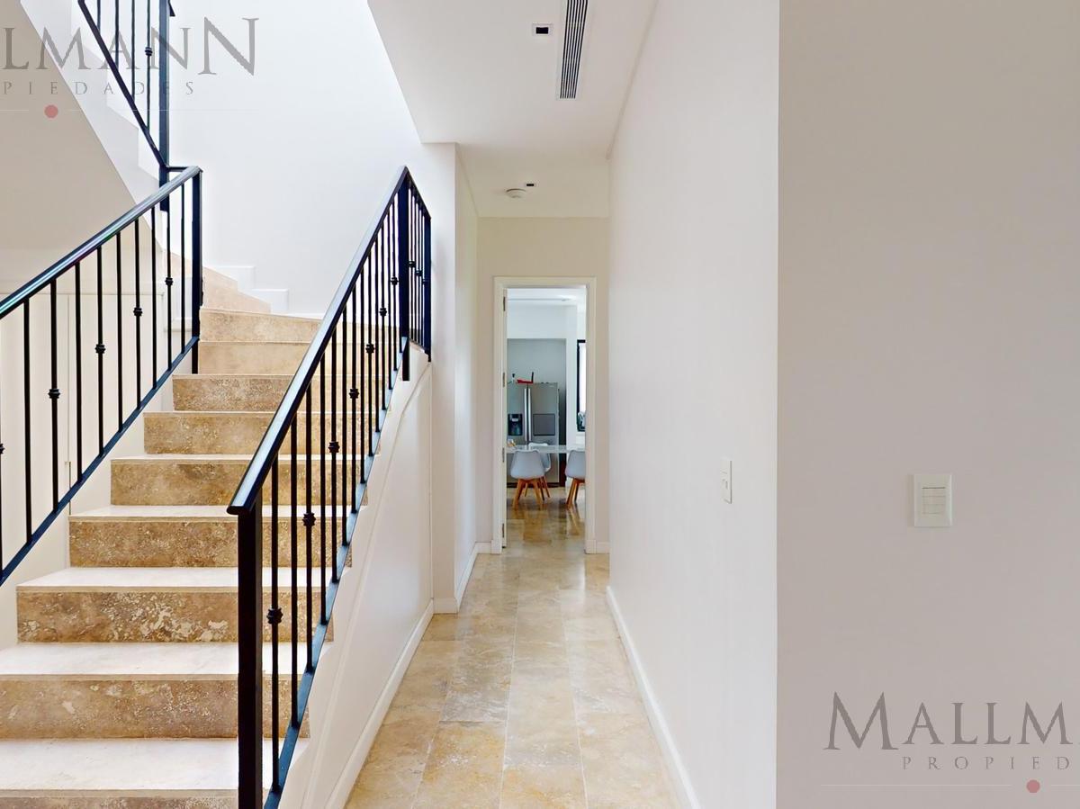 Venta Casa 5 Dormitorios sobre Lote de 2200mts en Estancias Golf