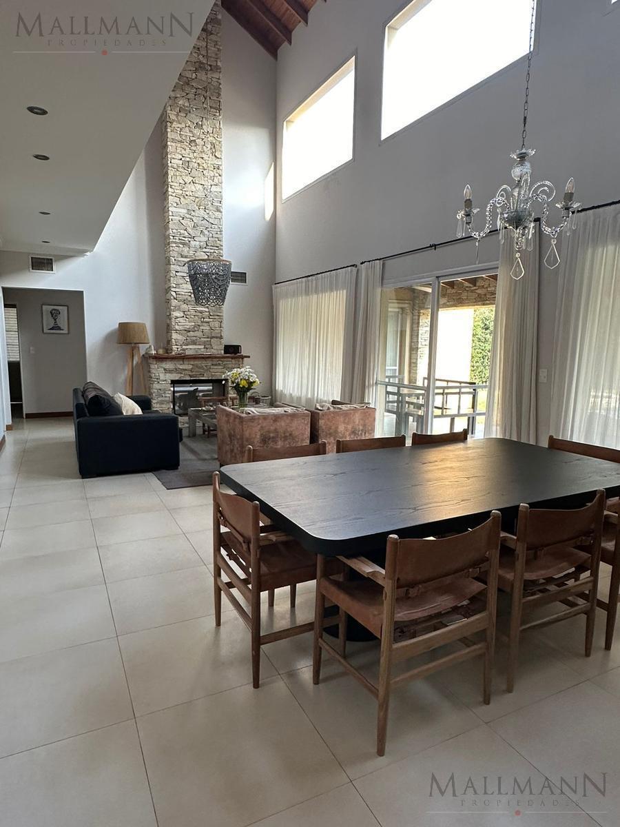 Venta Casa 6 Dormitorios en Estancias del Pilar con Pileta