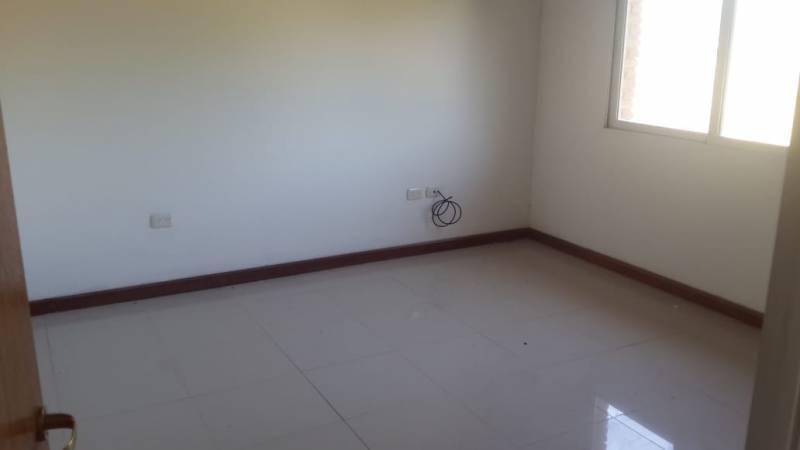 Foto de Venta Casa 4 Dormitorios en Los Alcanfores, imagen 2