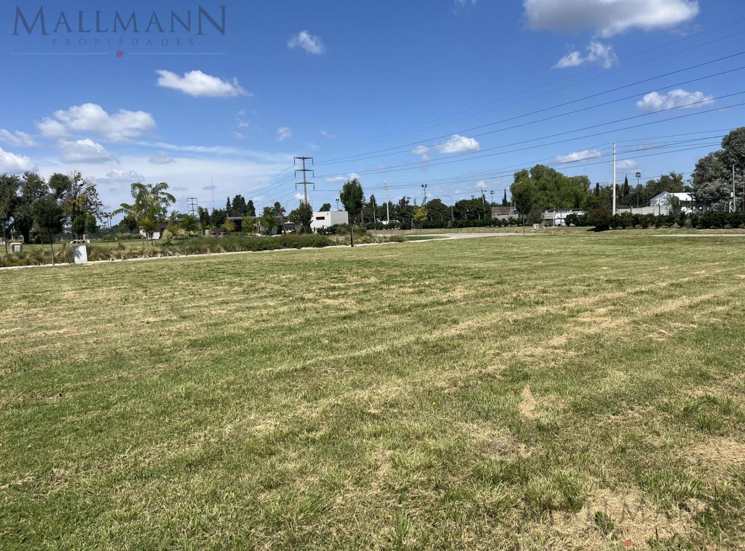 Venta Lote en Barrio Los Cardos con Orientación Noreste