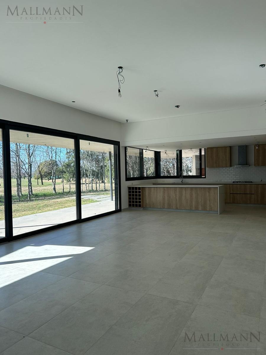 Foto de Venta Casa 3 Dormitorios en Barrio Everlinks Luján, imagen 3