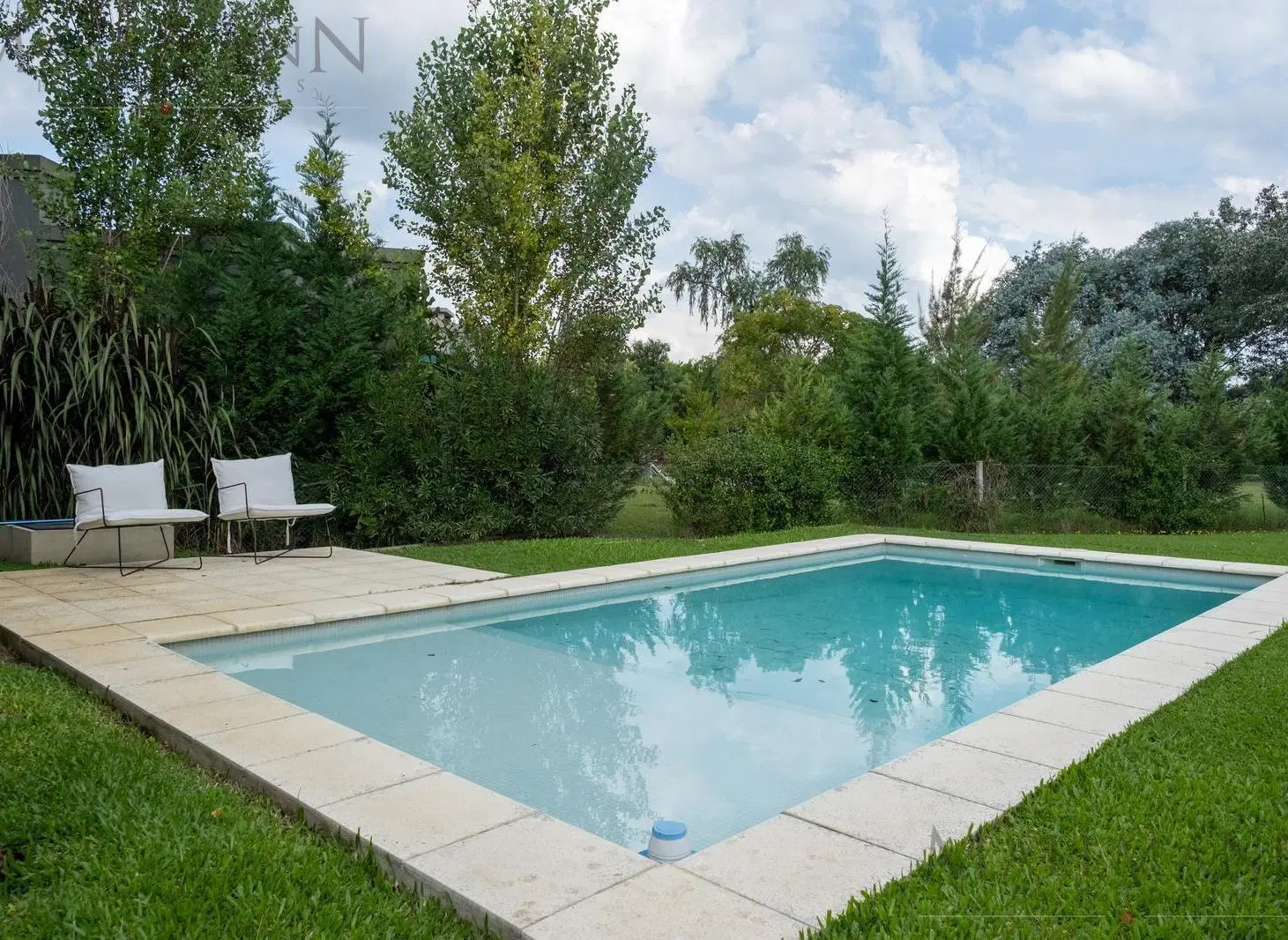 Venta Casa 3 Dormitorios en San Francisco CC con Pileta y lote interno con fondo verde 1