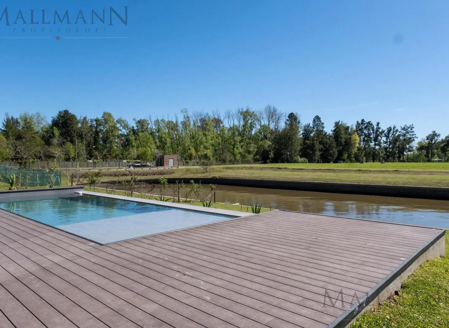 Casa en Venta en El Yatch con 4 Dormitorios en Suite y pileta con salida al rio 2
