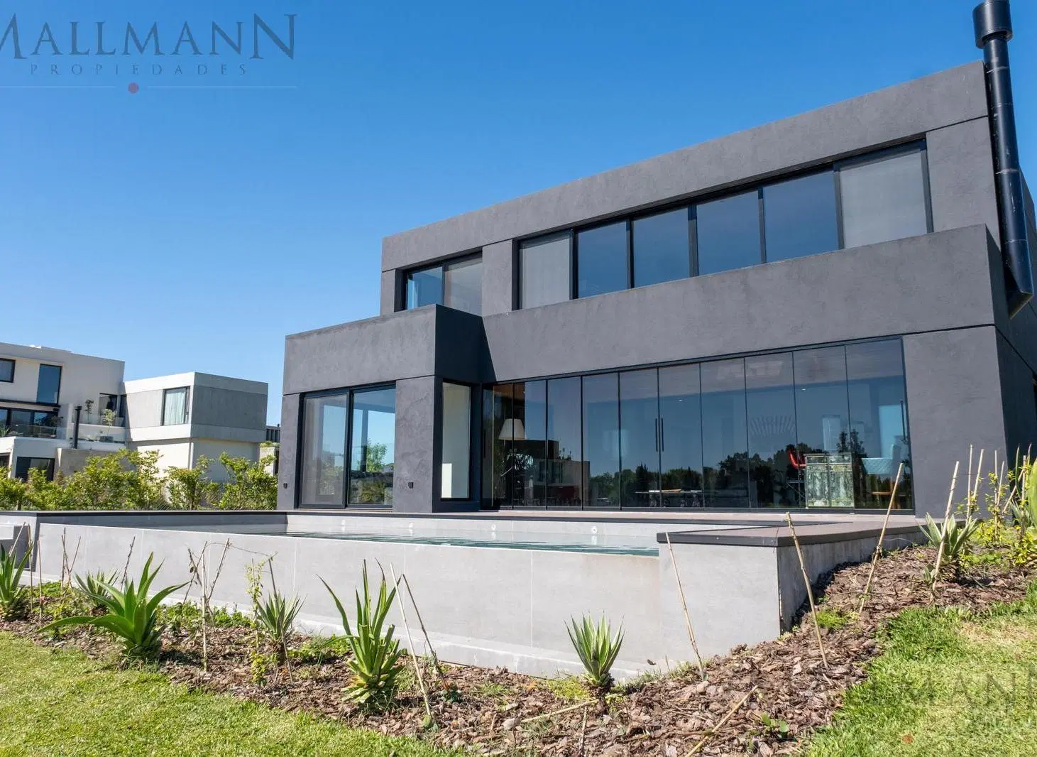 Casa en Venta en El Yatch con 4 Dormitorios en Suite y pileta con salida al rio 3