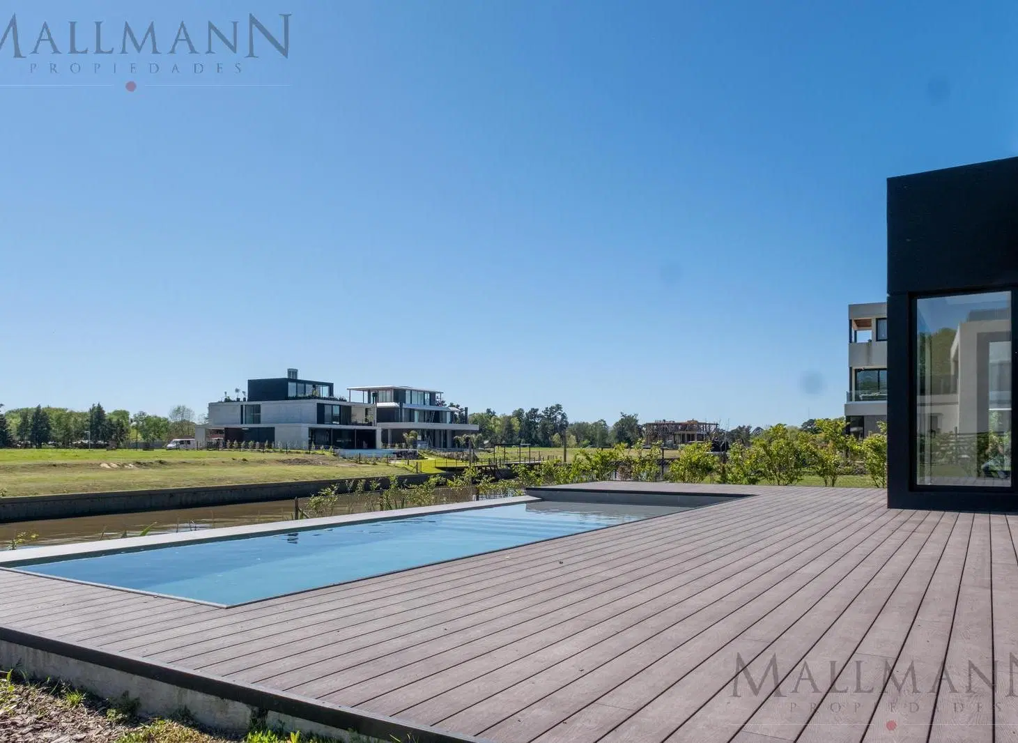 Casa en Venta en El Yatch con 4 Dormitorios en Suite y pileta con salida al rio 5
