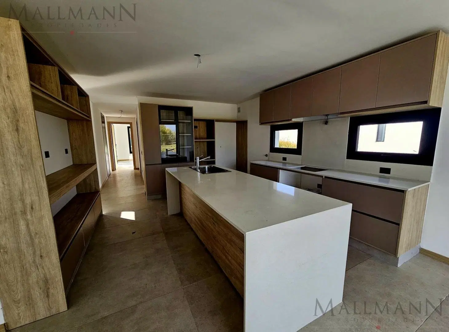 Venta Casa 5 Dormitorios con Pileta y vista al Golf y Laguna en La Calesa Pilará 2